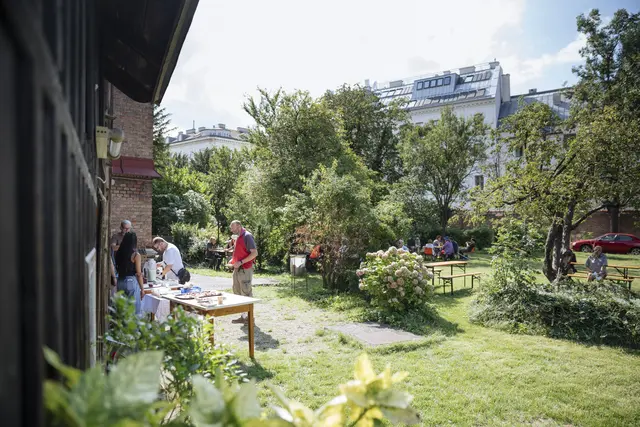 Die Klimaoasen bietet nicht nur Rückzug aus der Hitze, sondern versorgen Menschen in Not mit kühlen Getränken und kleinen Mahlzeiten. | Foto: Marlene Fröhlich