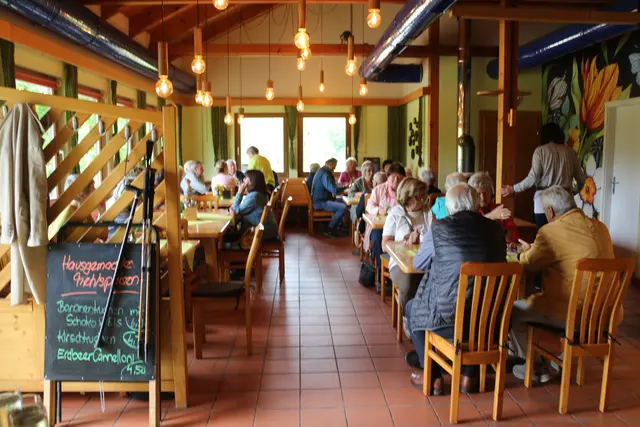 Die Mitglieder der OG St. Ruprecht genossen ein perfektes Frühstück im Restaurant am Flatschacher See. | Foto: Privat