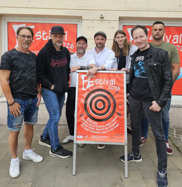 Stadtrat Christoph Gräfling und Hannes Hecher, Obmann des Vereins zur Förderung von Rock und alternativer Musik laden zum FE ´stival. | Foto: Privat