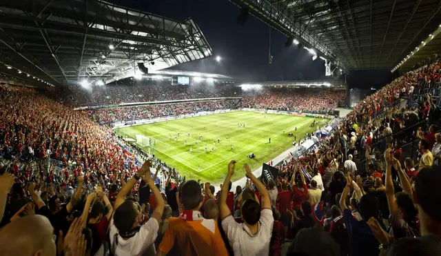 Durch die Live-Übertragung wird Stimmung fast wie im Stadion versprochen. | Foto: Panthermedia/lukl