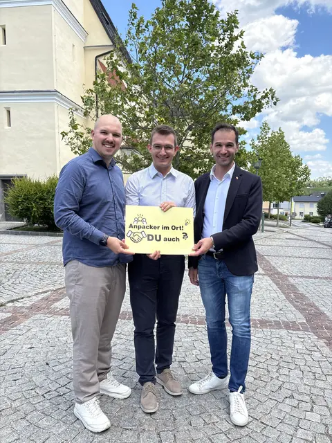 Obmann des Clubs Fabian Grüneis gemeinsam mit dem Bürgermeister St. Mariens Walter Lazelsberger und JVP-Landesgeschäftsführer Fabian Egger. | Foto: JVP OÖ