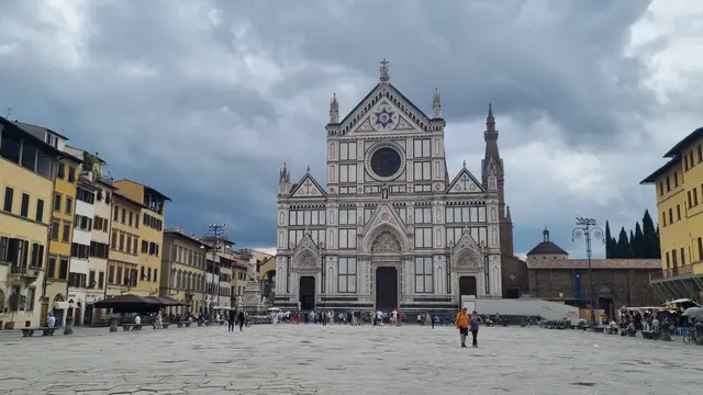 02.06.2026 neugotischen Fassade der Basilika Santa Croce