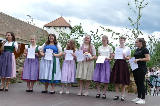 Die Schülerinnen des Erste Hilfe Teams, die beim Landeswettbewerb den 4. Platz erreichten | Foto: Putz