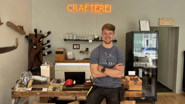 Lorenz Neubauer hat die "Crafterei" eröffnet und bietet einen Holzwerkraum im Grazer Zentrum an.