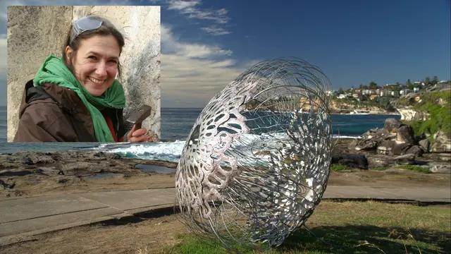 Katharina Mörtl stellt im Krastal u.a. diese Skulptur aus, die auch in Sydney zu sehen war. Damit nahm sie als erste Österreicherin überhaupt an einer solchen Ausstellung in Australien teil.  | Foto: Andrea Klarbach/the artist