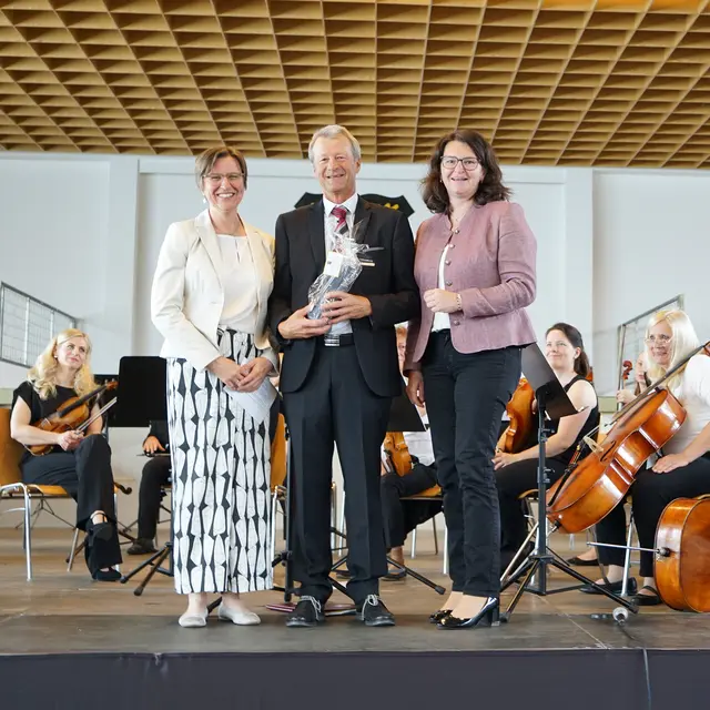 LMS-Direktorin Petra Rebien, Josef Scherhammer und Vizebürgermeisterin Elisabeth Gneißl (v.l.). | Foto: Marktgemeinde Frankenburg