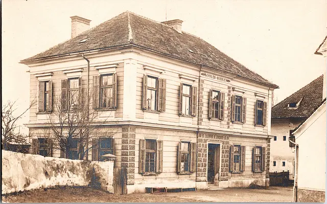 Eine historische Aufnahme vom Gebäude des Kindergartens Unterpremstätten. Um 1910 war darin die Volksschule untergebracht. | Foto: Marktgemeinde Premstätten