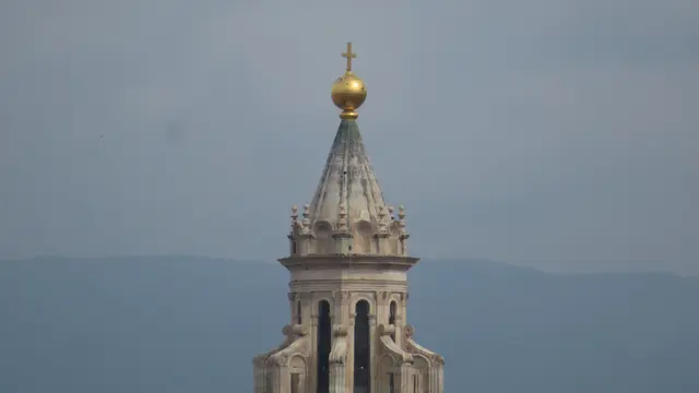 02.06.2026 Detail von Turm der Basilika Santa Croce