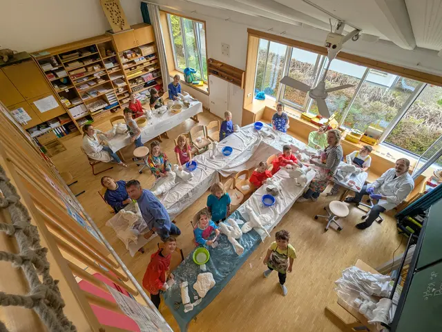 Volles Engagement und viel handwerkliches Geschick zeigten die Schülerinnen und Schüler der 2.i-Klasse der Martin-Boos-Schule beim Gestalten ihrer Fantasietiere. | Foto: Martin-Boos-Schule