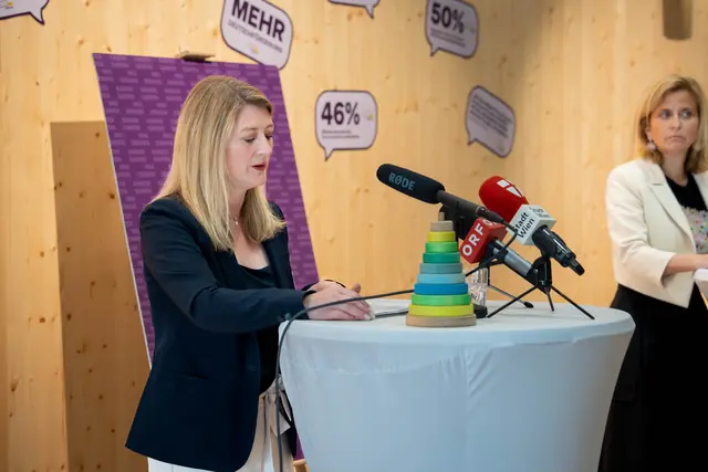 "Wir wollen einen Kindergarten, in dem die Pädagogen die Motivation wieder spüren, die sie bei ihrer Berufswahl gehabt haben", sagt Vizebürgermeisterin und Bildungsstadträtin Bettina Emmerling (Neos). | Foto: Sade Jerabek/MeinBezirk