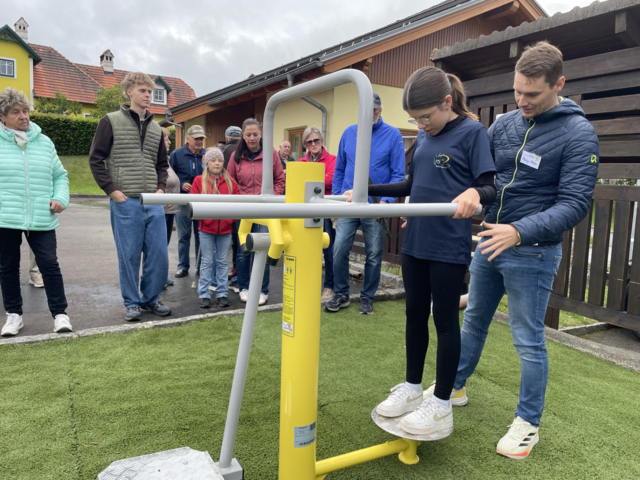 Die richtige Anwendung der Geräte wurde erklärt. | Foto: Marktgemeinde Bad Großpertholz