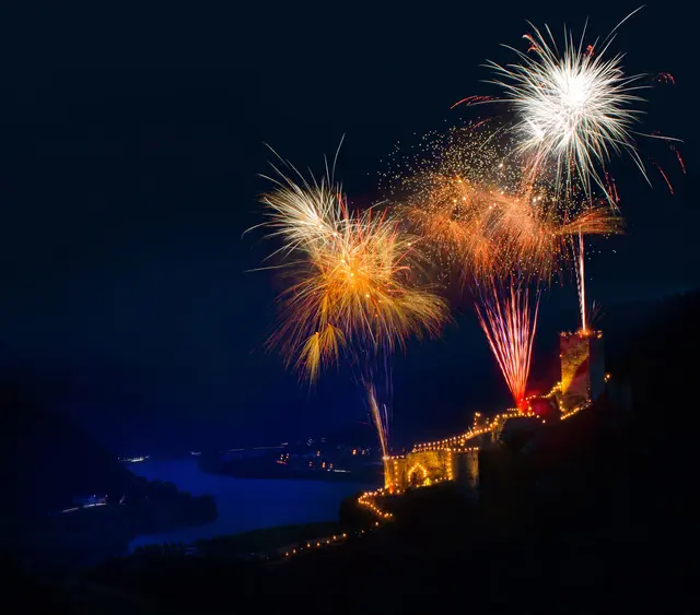 Ob zur Sonnenwende oder zu Silvester – Feuerwerke und Feuerinszenierungen sind seit Jahrhunderten Ausdruck von Hoffnung, Zusammenhalt und Neubeginn. | Foto: Pinto-Feuerwerke