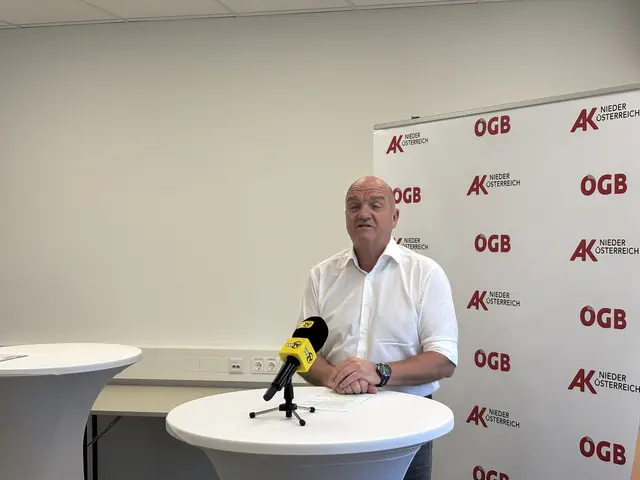 AK Niederösterreich-Präsident und ÖGB NÖ-Vorsitzender Markus Wieser erklärte die neuen Räumlichkeiten offiziell für eröffnet | Foto: Schauer