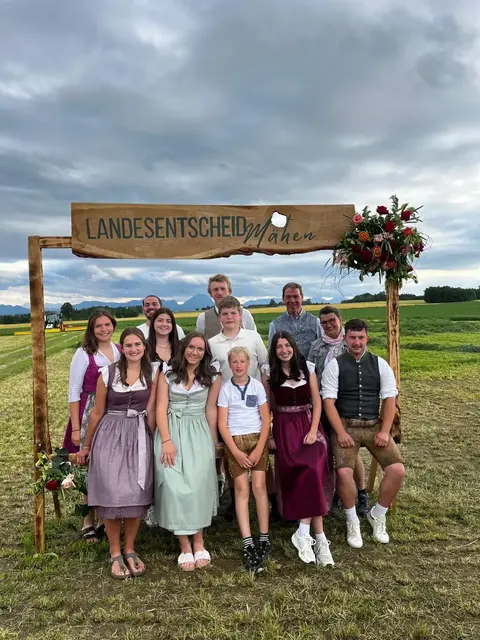 Erfolgreich verlief der Landesentscheid Sensenmähen der Landjugend Oberösterreich am 14. Juni in Steinerkirchen an der Traun für die Landjugend Pettenbach. Gleich drei Mitglieder schafften den Sprung aufs Podest. | Foto: Landjugend Pettenbach