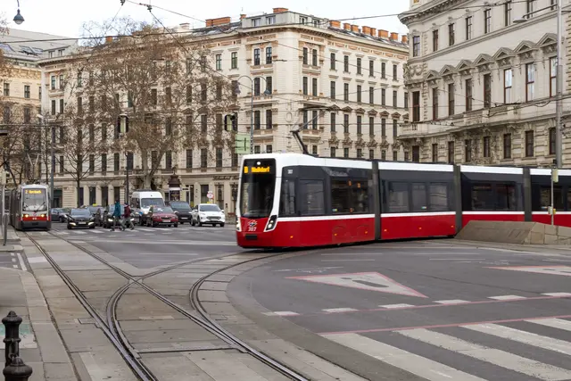 Die Bezirksvertretung tagte. Mehrere Anträge befassten sich mit dem Vorhaben der Wiener Linien, die Straßenbahn D im Bezirk zu beschleunigen. | Foto: Simon Wöhrer