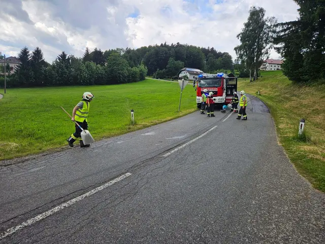 Drei Feuerwehren waren gestern wegen einer Ölspur im Einsatz. | Foto: FF Klaffer