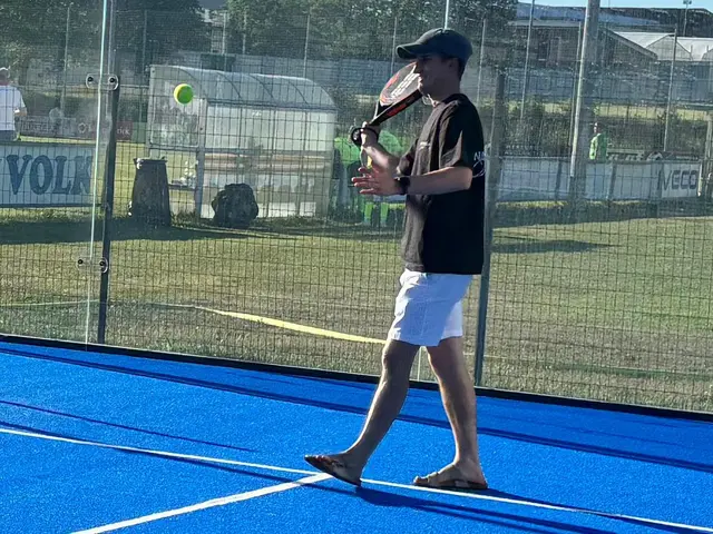 Den ganzen Tag über kannst du beim Open Play kostenlos Padel ausprobieren, erste Ballwechsel spielen und den neuen Trendsport hautnah erleben. | Foto: Markus Kahrer