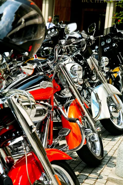 Zum Internationalen Motorradtag am 22. Juni blickt die Zweiradbranche auf steigende Zulassungszahlen und eine anhaltend hohe Nachfrage. Moderne Motorräder verbinden Fahrspaß, Sicherheit und innovative Technik | Foto: pexels / Image Hunter