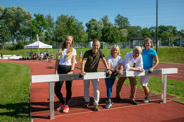 Das Sportzentrum Nord im Stadtteil Liefering stand wieder ganz im Zeichen von Bewegung, Spiel und Sport: Beim fünften "Sport-Action-Day" am 19. Juni 2026 verwandelten sich die Plätze, Hallen und das American Football Center der Salzburg Ducks in ein großes Bewegungsparadies für Kinder und Jugendliche.  | Foto: Stadt Salzburg/Anna Pirato