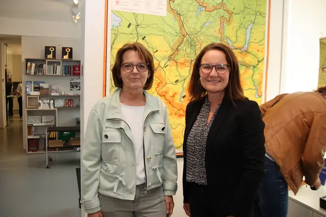 Museumsleiterin Jutta Ramböck und Bürgermeisterin Conny Ecker.