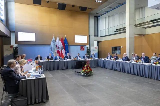Die Konferenz mit insgesamt 25 Tagesordnungspunkten ging im Landhaus in Innsbruck über die Bühne | Foto: Land Tirol/Sedlak