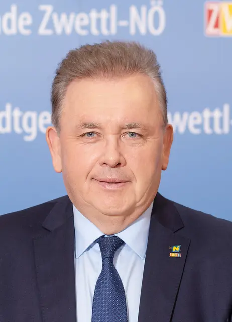 
„Unsere Kinder sind uns viel zu wichtig. Ein Kindergarten im direkten Umfeld von Konsumflächen und ein Spielplatz auf der Dachterrasse eines Einkaufszentrums widersprechen unseren Vorstellungen von moderner Kinderbetreuung“, sagt Bürgermeister Franz Mold (ÖVP). | Foto: Stadtgemeinde Zwettl