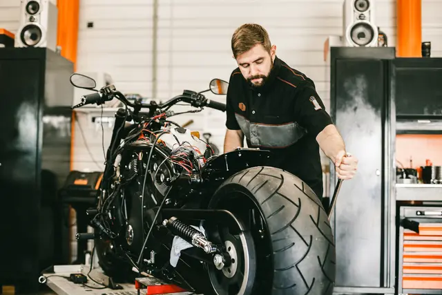 Der Handel mit Motorrädern und Mopeds soll bereits vor Jahren eingestellt worden sein. (Symbolfoto) | Foto: stock.adobe.com/at/belyjmishka 