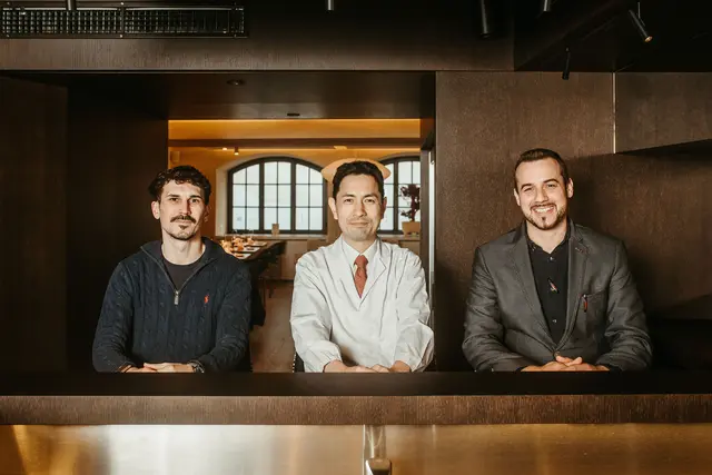 Unternehmer Dragan Miskovic, Küchenchef Kentaro Fujita und Restaurantleiter Andreas Wiesner (v.l.).