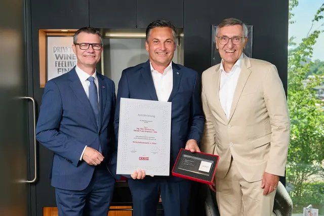 V.L.: Markus Strobl (Geschäftsführer der sparte.industrie), Harald Krammer (Held &amp;
Francke Baugesellschaftm.b.H.) und Erich Frommwald (Obmann der sparte.industrie). | Foto: Martin Wiesler