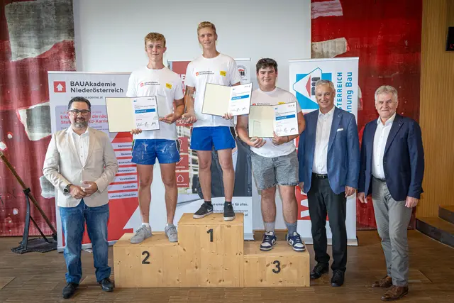  Kaldun Hana (Jurymitglied), Alexander Michlmayr, Daniel Kammerhofer, Paul Fruhmann, Landesinnungsmeister Günther Lehner und Bundesinnungsmeister Robert Jägersberger. | Foto: Paul Plutsch