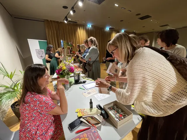 Neulich war Autorin Martina Parker im Zuge des Fine Crime Festivals zu Besuch in Birkfeld.  | Foto: Öffentliche Bücherei Birkfeld
