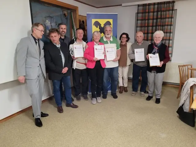 Langjährige Mitglieder wurden vor den Vorhang geholt und ausgezeichnet. | Foto: Sportunion Raiffeisen Braunau