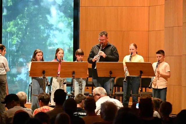 Die KLAS KIDS unter der Leitung von Christian Hopfgartner.  | Foto: Königer