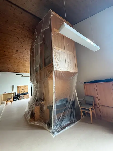 Die Orgel muss während der Sanierungsarbeiten abgedeckt bleiben.  | Foto: Wirtschaftsrat Wiesen