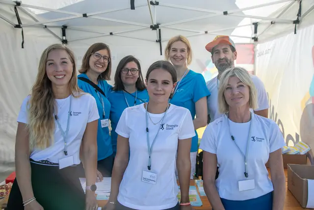 Das Sportzentrum Nord im Stadtteil Liefering stand wieder ganz im Zeichen von Bewegung, Spiel und Sport: Beim fünften "Sport-Action-Day" am 19. Juni 2026 verwandelten sich die Plätze, Hallen und das American Football Center der Salzburg Ducks in ein großes Bewegungsparadies für Kinder und Jugendliche.  | Foto: Stadt Salzburg/Anna Pirato
