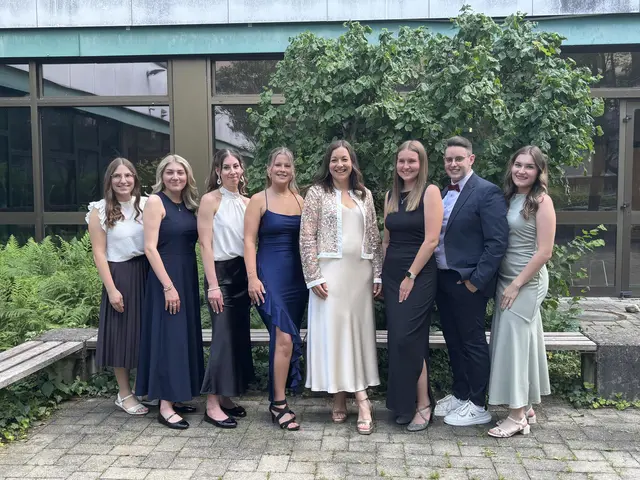 8 Personen