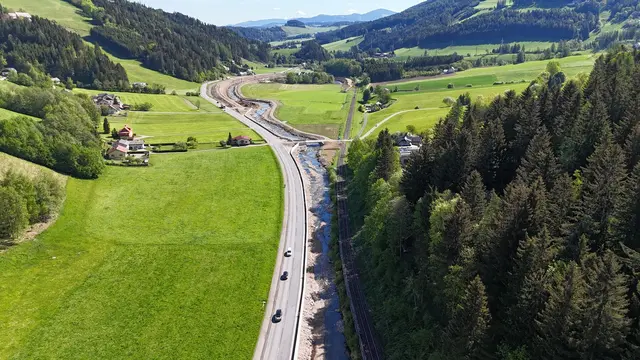 Die Großbaustelle in Weißkirchen im Mai 2026.