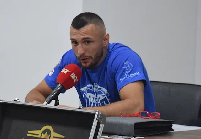 Edin AVDIC beim Pressegespräch einen Tag vor seinem Kampf. | Foto: Schwaighofer