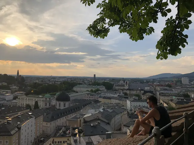 Vielerorts ist für die nächsten Tagen eine Temperatur von über 30 Grad angesagt. Städte, wie Salzburg, sind von der Hitze besonders betroffen.  | Foto: symbolbild: sm