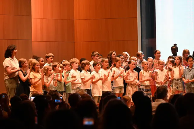Viel Enthusiasmus bei den singenden Kindern. | Foto: Königer
