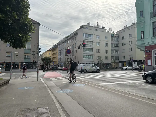 Die Schönbrunner Straße ist für viele Radfahrende eine wichtige Verkehrsader im Alltag. Die Meidlinger Grünen fordern im Hinblick auf die Ampelschaltung ein Umdenken.
 | Foto: Matthias Pandrea/Mein Bezirk