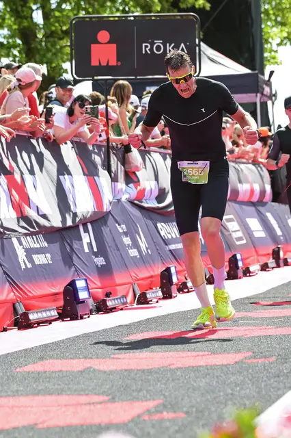 Mit seiner Leistung beim Ironman Klagenfurt sicherte sich der Wallerner einen Startplatz bei der Ironman-WM auf Hawaii im Oktober 2026 – ein Ziel, das nur den besten Athleten gelingt. | Foto: Sportograf