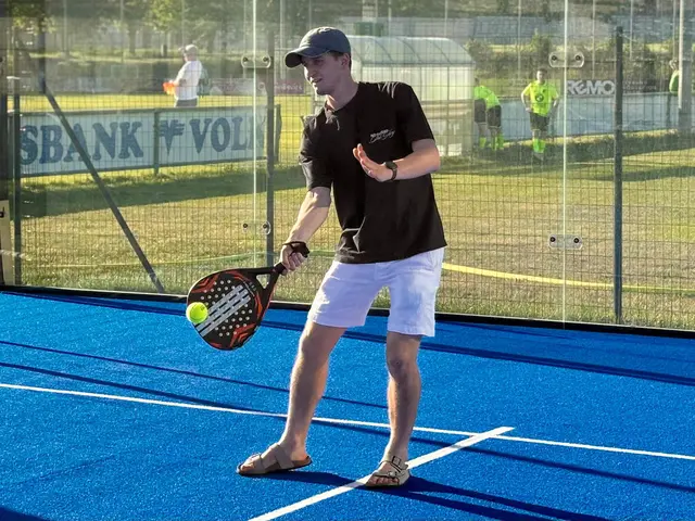 Den ganzen Tag über kannst du beim Open Play kostenlos Padel ausprobieren, erste Ballwechsel spielen und den neuen Trendsport hautnah erleben. | Foto: Markus Kahrer