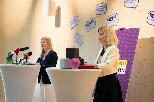 "In Zukunft sollen nur noch maximal 20 Prozent an Kindern mit derselben Alltagssprache in einer Gruppe sein, sofern diese nicht Deutsch ist", kündigt SPÖ-Bildungssprecherin Astrid Pany (r.) an. | Foto: Sade Jerabek/MeinBezirk
