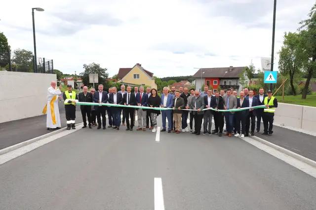 Die Ortsdurchfahrt wurde nach der Kernsanierung feierlich eröffnet. | Foto: Gemeinde St. Johann