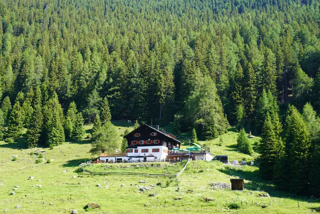 Das teilweise denkmalgeschützte Meißner Haus liegt auf 1720 m Seehöhe im Viggartal bei Ellbögen. | Foto: Kainz