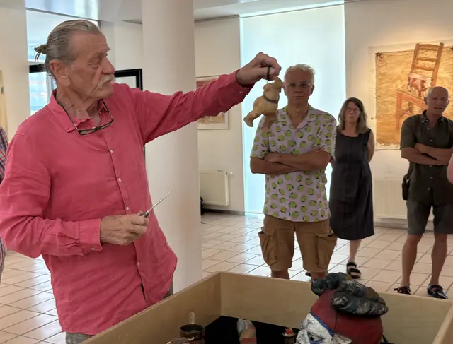 Gerald Brettschuh und seine "Südsteirische Venus" gelehnt an die weltbrühmte "Venus von Willendorf". | Foto: MeinBezirk/Susanne Veronik