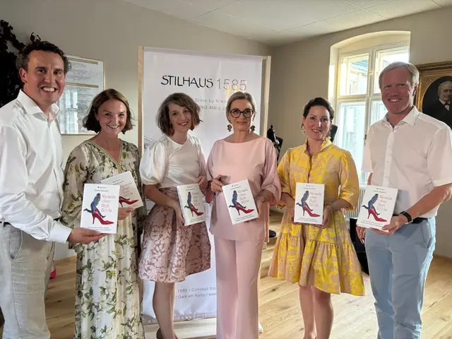 Ein besonderer Höhepunkt der Open Store Tage war der Literaturabend im Stilhaus 1585. Die neu gestaltete Eventlocation war bis auf den letzten Platz gefüllt. Zahlreiche Gäste wollten sich die Präsentation des neuen Buches von Moderatorin und Autorin Christa Kummer nicht entgehen lassen | Foto: Manuela Danzinger