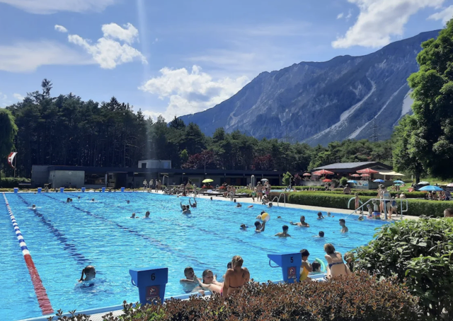 Das Waldschwimmbad in Haiming wurde heuer im Sanitärbereich umfassend saniert. | Foto: Archiv