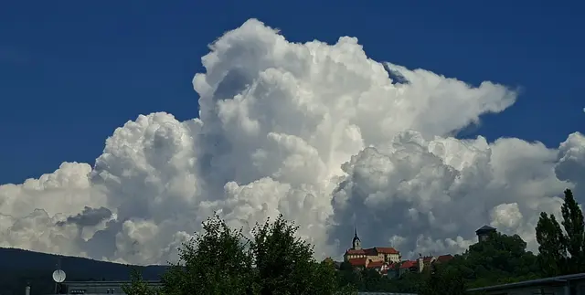 Samstag 12:45 Uhr es schaut nach Gewitter aus  | Foto: Kurt Nöhmer 